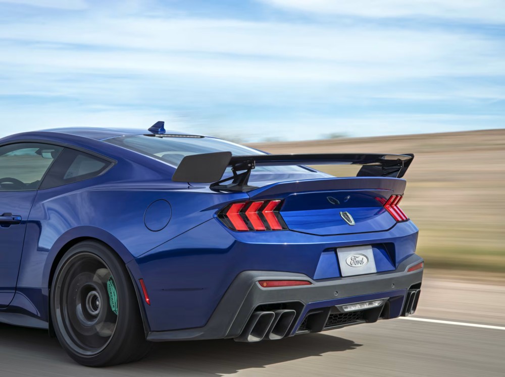 Mustang Dark Horse SC